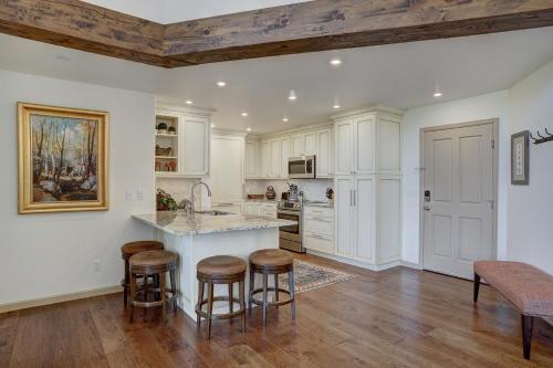 2Br Condo In The Seasons At Arrowhead- Vaulted Ceilings Condo in Edwards, USA