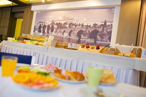 Charles Central - image 13