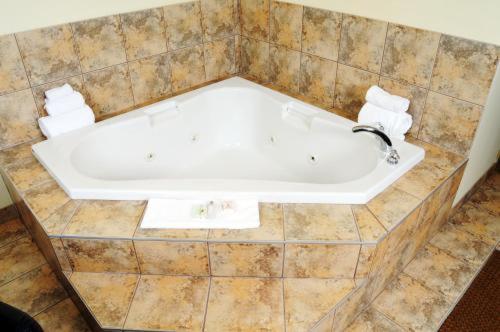 King Suite with Spa Bath