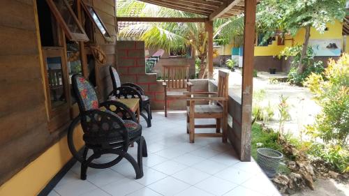 Harry's Ocean House Watukarung Homestay in Watukarung