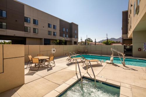 Holiday Inn Express & Suites Chatsworth by IHG in Chatsworth, USA