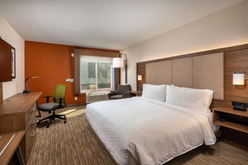 Holiday Inn Express & Suites Chatsworth, an IHG Hotel