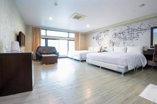 room detail thumbnail 1