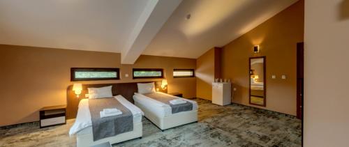 Balkan Hotel - image 12