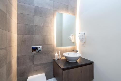 SAN JUAN 103 AT TRANSFER by Exceptional Stays - image 9