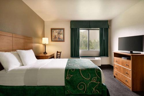 Travelodge by Wyndham Dexter - image 6