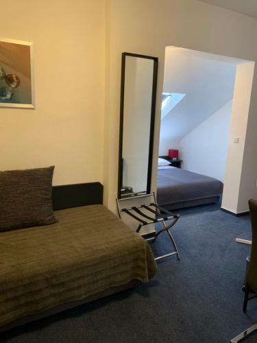 3 twin beds