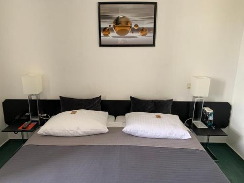 2 twin beds