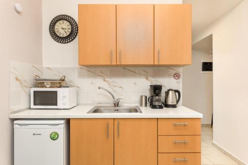 Manina SeaSide Apartment in Nea Paralia District