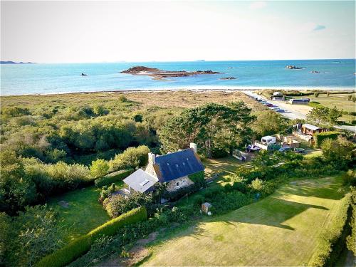 Grande Maison, les pieds dans l'eau, Vacances Bord de Mer (50m de la plage).