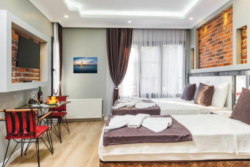 Deluxe Triple Room image 6