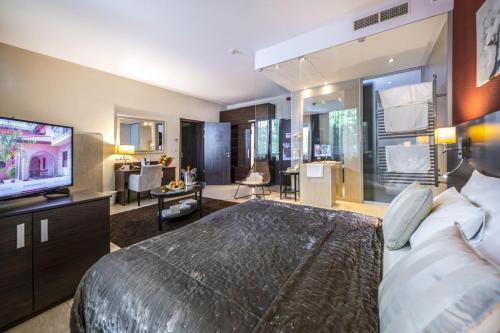 1 queen bed