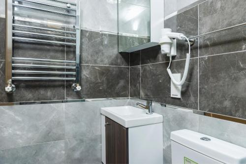 Double Room with Sea View image 2