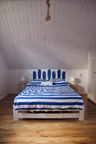 2 bedrooms, 4 beds