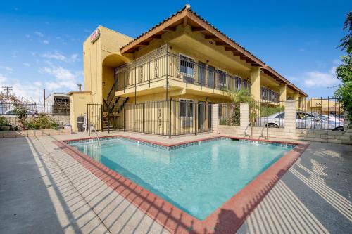 Swimming pool, Hacienda Inn in La Puente (CA)