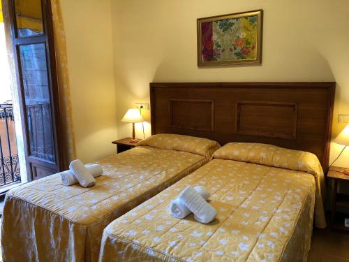 2 twin beds
