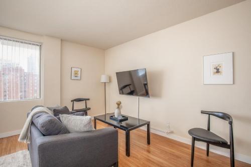 Cozy DT Studio with City View by Zencity - image 6