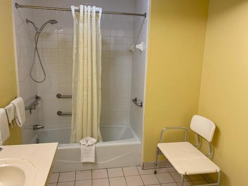 Relax Inn & Suites