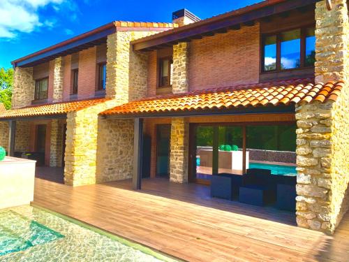 2 Apartamentos en villa con piscina privada en Asturias El Marquesau