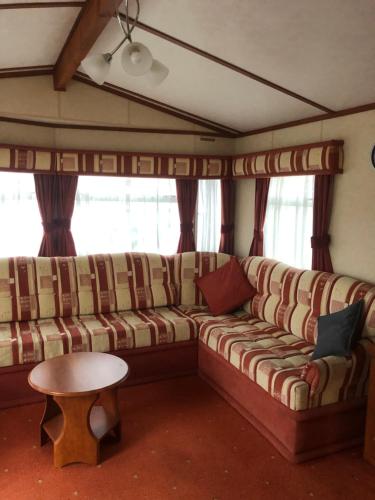 Large 6 Berth Caravan on Pet Friendly Hemsby Holiday site