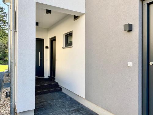 Bejárat, modernes Apartment, Terrasse und Garten am Lilienthalpark im Südwesten Berlins (modernes Apartment, Terrasse und Garten am Lilienthalpark im Sudwesten Berlins) in Steglitz - Zehlendorf