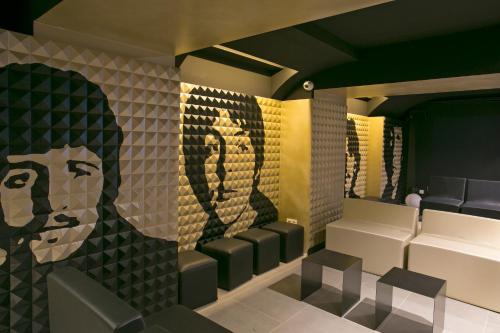 Sant Jordi Hostels Rock Palace - image 7