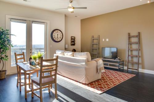 Uptown 1 BR Apt with Balcony by Frontdesk