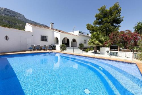 Villa Celi: Sea- & Mountain view, peaceful & comfortable.