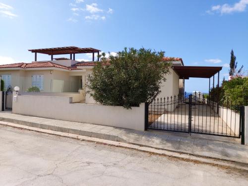 Cozy 2 bdr villa with panoramic sea views