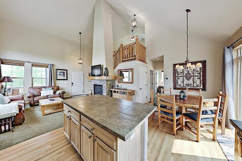 All-Season Granby Ranch Home with Private Hot Tub home - image 7