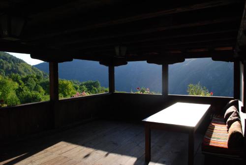 Erkély/terasz, Къща за гости Кануш войвода (Къща за гости Кануш воивода) in Kovachevitsa