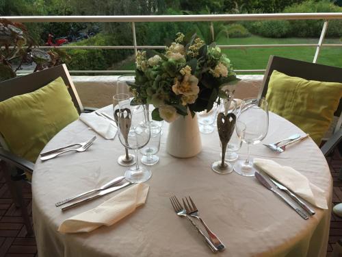 BRIGITTE Studio centre Saint Tropez parking piscine wifi vue mer