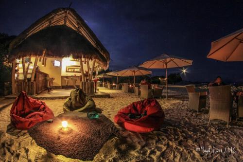 Pub/Lounge, Komodo Resort in Flores