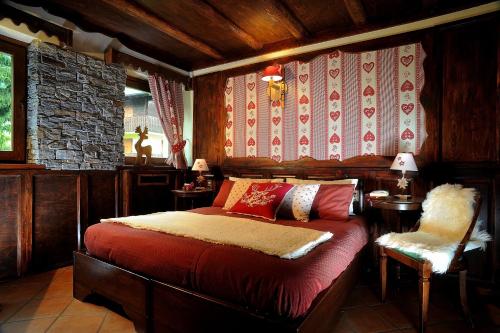 1 queen bed, 1 sofa bed