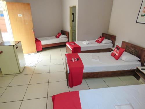 4 twin beds