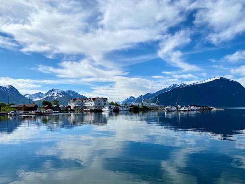 . Sunde Fjord Hotel, free and easy parking