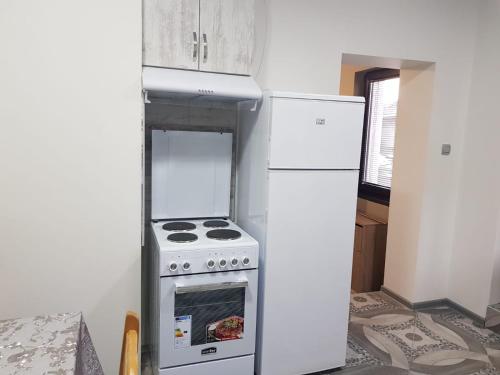 ВЛАД-ДОМ Апартамент за 3-ма с кухня in Vratsa