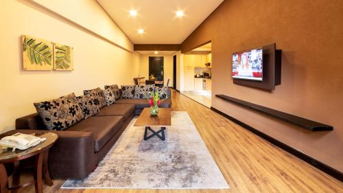 Oprema, Kabira Country Club in Kampala