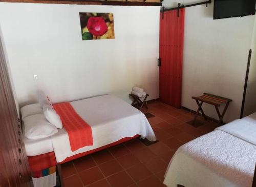 1 double bed, 2 twin beds