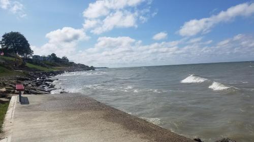 . Lake View Cottage on Lake Erie