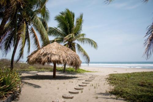 IXTAPA Zihuatanejo Alberca y Playa Privada PESCA Y SURF