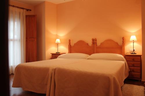 2 twin beds, 1 sofa bed