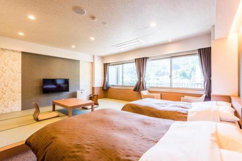 Modern Twin Room with Tatami Area - Non-Smoking