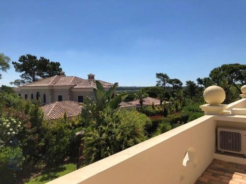 Casa Pinheiros - 3 Bedroom Villa - Fully Air Conditioned - Perfect for Smaller Families chambre d'hôte Barros de São João