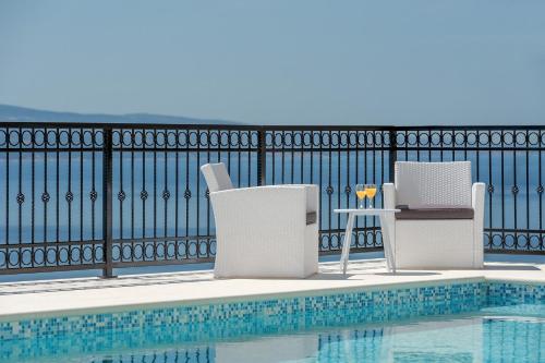 Villa Sun Palace with luxury 5 bedroom villa and amazing panoramic sea views - image 2