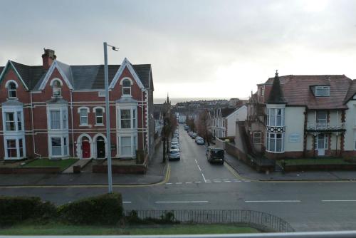 Hurst Dene Aparthotel - image 13