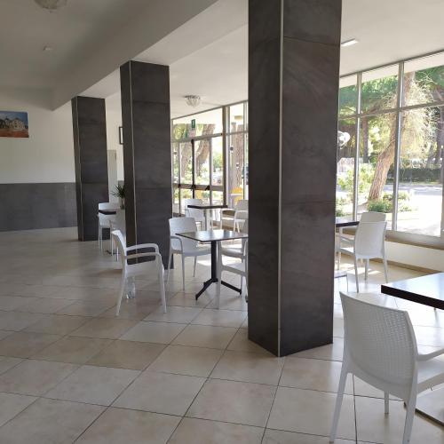Hotel Madonna Del Pino - image 11