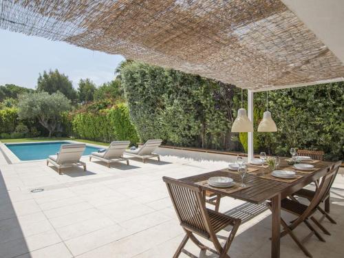 Villa Gemeo Dois - Wonderful Contemporary 3 Bedroom Villa for 8 People - Quiet Location - Private Sw - image 7