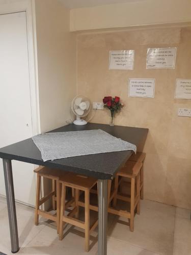 Hour Glass Hotel - image 8