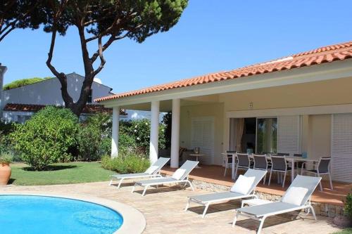 Villa Quadradinhos 46Q Located close to the tennis courts and just 100m from the famous Restaurant